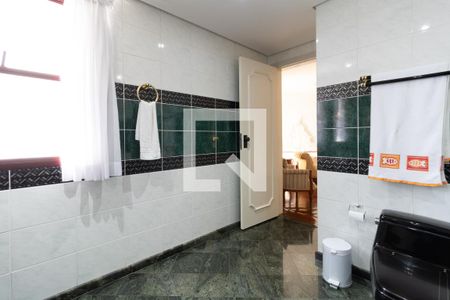 Casa à venda com 331m², 4 quartos e 4 vagasBanheiro Suite 1