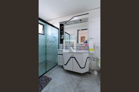 Casa à venda com 331m², 4 quartos e 4 vagasBanheiro Suite 3