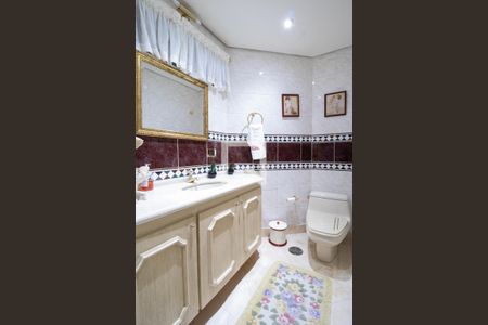 Casa à venda com 331m², 4 quartos e 4 vagasBanheiro Social 