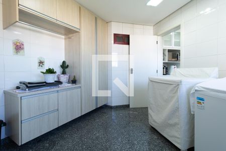 Casa à venda com 331m², 4 quartos e 4 vagasCozinha