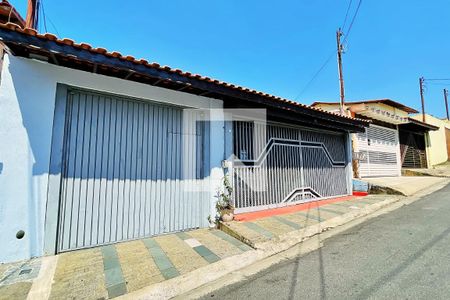Casa à venda com 300m², 6 quartos e 5 vagas Casa à venda com 300m², 6 quartos e 5 vagasFachada