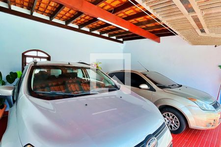 Casa à venda com 300m², 6 quartos e 5 vagas Casa à venda com 300m², 6 quartos e 5 vagasGaragem