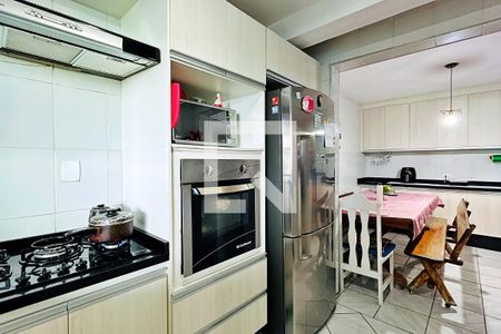 Casa à venda com 300m², 6 quartos e 5 vagas Casa à venda com 300m², 6 quartos e 5 vagasCozinha