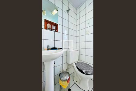 Casa à venda com 300m², 6 quartos e 5 vagas Casa à venda com 300m², 6 quartos e 5 vagasBanheiro 2