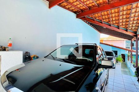Casa à venda com 300m², 6 quartos e 5 vagas Casa à venda com 300m², 6 quartos e 5 vagasGaragem