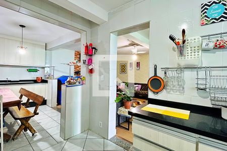 Casa à venda com 300m², 6 quartos e 5 vagas Casa à venda com 300m², 6 quartos e 5 vagasCozinha