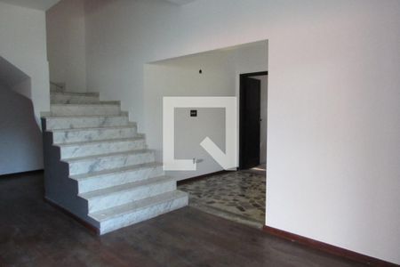 Casa à venda com 512m², 6 quartos e 4 vagasSala