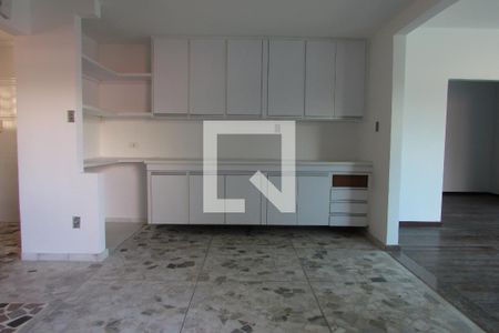 Casa à venda com 512m², 6 quartos e 4 vagasCozinha