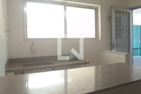 Casa à venda com 512m², 6 quartos e 4 vagas Casa à venda com 512m², 6 quartos e 4 vagasStudio anexo - Cozinha