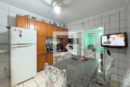 Casa à venda com 310m², 4 quartos e 5 vagas Casa à venda com 310m², 4 quartos e 5 vagasCozinha