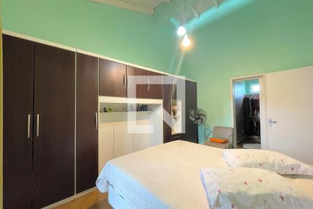 Casa à venda com 310m², 4 quartos e 5 vagas Casa à venda com 310m², 4 quartos e 5 vagasSuíte