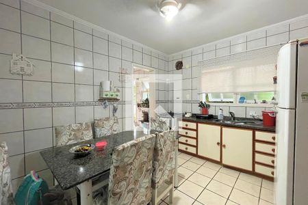 Casa à venda com 310m², 4 quartos e 5 vagas Casa à venda com 310m², 4 quartos e 5 vagasCozinha