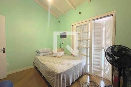 Casa à venda com 310m², 4 quartos e 5 vagas Casa à venda com 310m², 4 quartos e 5 vagasQuarto 3