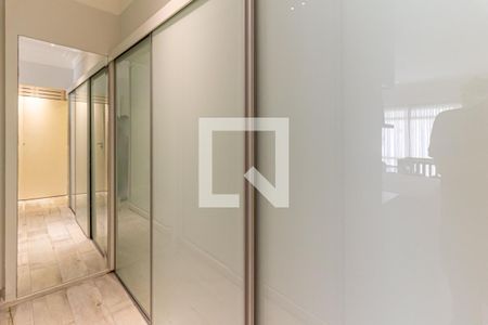 Apartamento à venda com 123m², 2 quartos e 1 vaga Apartamento à venda com 123m², 2 quartos e 1 vagaSuíte - Quarto 1 - Closet