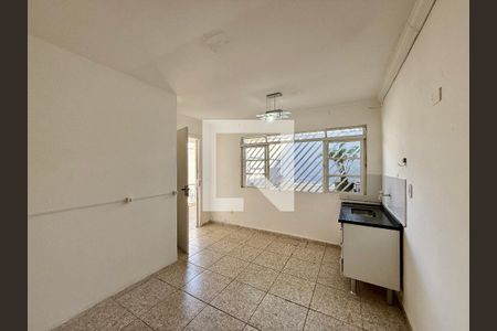 Sala/Cozinha de casa para alugar com 1 quarto, 45m² em Jardim Aeroporto, São Paulo