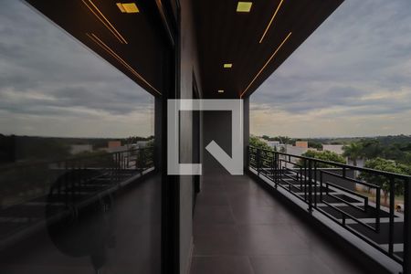 Casa de condomínio à venda com 390m², 4 quartos e 6 vagas Casa de condomínio à venda com 390m², 4 quartos e 6 vagasSacada