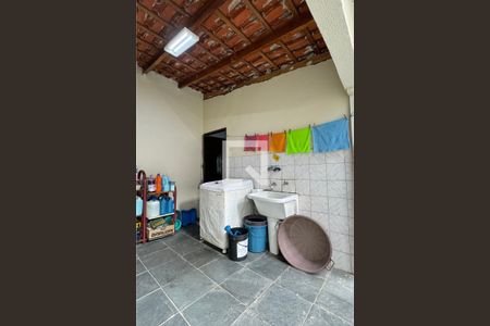 Casa à venda com 180m², 3 quartos e 1 vagaÁrea de Serviço