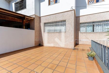Casa à venda com 290m², 3 quartos e 2 vagas Casa à venda com 290m², 3 quartos e 2 vagasVaranda