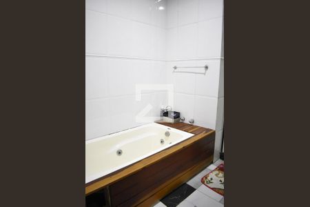 Casa de condomínio para alugar com 240m², 3 quartos e 4 vagasBanheiro da Suíte