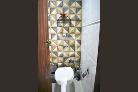 Casa de condomínio para alugar com 240m², 3 quartos e 4 vagasLavabo