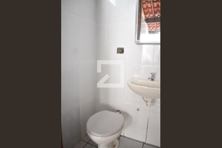 Casa de condomínio para alugar com 240m², 3 quartos e 4 vagasBanheiro de serviço