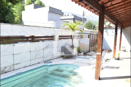 Casa de condomínio para alugar com 240m², 3 quartos e 4 vagasÁrea comum - Piscina