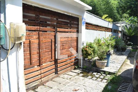 Casa de condomínio para alugar com 240m², 3 quartos e 4 vagasFachada