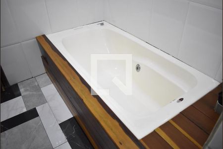 Casa de condomínio para alugar com 240m², 3 quartos e 4 vagasBanheira