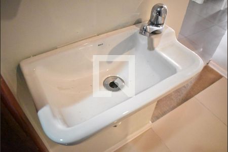 Casa de condomínio para alugar com 240m², 3 quartos e 4 vagasLavabo