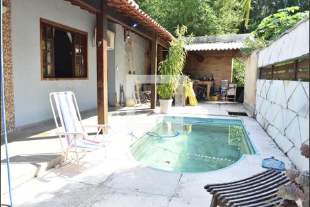 Casa de condomínio para alugar com 240m², 3 quartos e 4 vagasPiscina