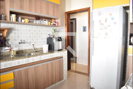 Casa de condomínio para alugar com 240m², 3 quartos e 4 vagasCozinha