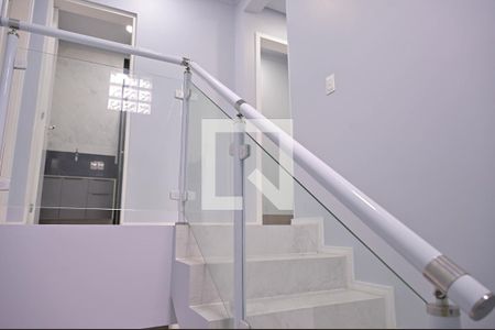 Casa de condomínio para alugar com 139m², 3 quartos e 2 vagasEscada Detalhe