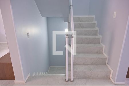 Casa de condomínio para alugar com 139m², 3 quartos e 2 vagasEscadas