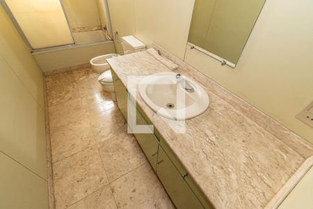 Apartamento à venda com 200m², 4 quartos e 2 vagas Apartamento à venda com 200m², 4 quartos e 2 vagasDetalhe Banheiro da Suíte 1