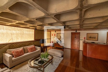 Apartamento à venda com 200m², 4 quartos e 2 vagas Apartamento à venda com 200m², 4 quartos e 2 vagasHall social