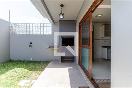 Casa de condomínio à venda com 172m², 3 quartos e 2 vagasQuintal