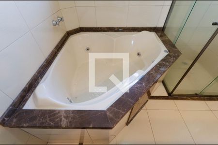 Casa de condomínio à venda com 172m², 3 quartos e 2 vagasDetalhe Banheiro da Suíte 1