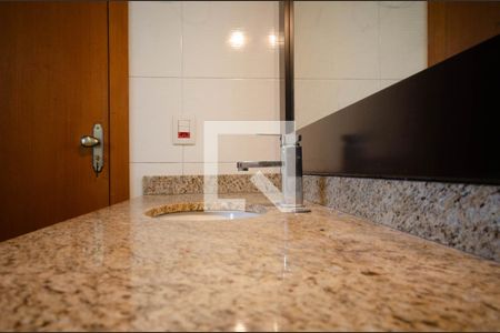 Casa de condomínio à venda com 172m², 3 quartos e 2 vagasDetalhe Banheiro da Suíte 1