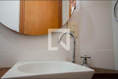 Casa de condomínio à venda com 172m², 3 quartos e 2 vagasBanheiro Social