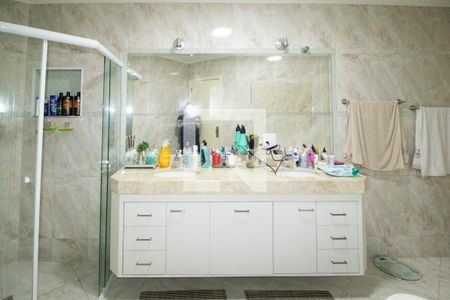 Casa à venda com 460m², 6 quartos e 5 vagas Casa à venda com 460m², 6 quartos e 5 vagasBanheiro da Suíte 3