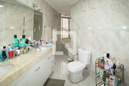 Casa à venda com 460m², 6 quartos e 5 vagas Casa à venda com 460m², 6 quartos e 5 vagasBanheiro da Suíte 3