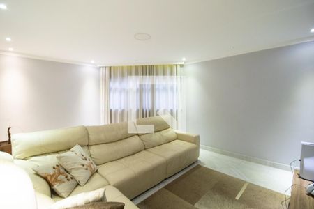 Casa à venda com 460m², 6 quartos e 5 vagas Casa à venda com 460m², 6 quartos e 5 vagasSala de TV