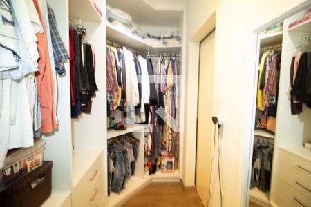 Casa à venda com 460m², 6 quartos e 5 vagas Casa à venda com 460m², 6 quartos e 5 vagasCloset da suíte 3