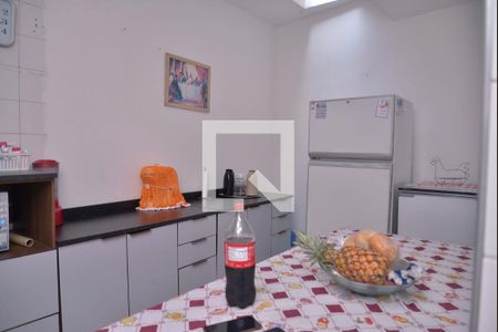 Casa à venda com 168m², 3 quartos e 3 vagas Casa à venda com 168m², 3 quartos e 3 vagasCozinha