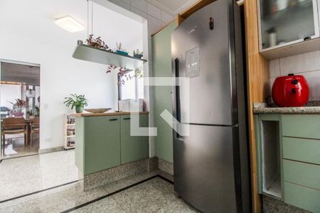 Casa de condomínio à venda com 318m², 4 quartos e 4 vagas