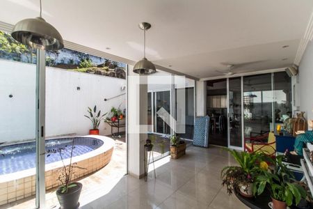 Casa de condomínio à venda com 318m², 4 quartos e 4 vagas