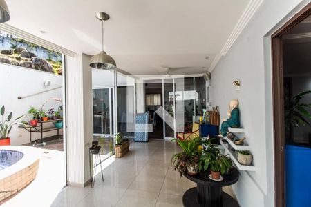 Casa de condomínio à venda com 318m², 4 quartos e 4 vagas