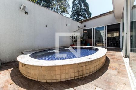 Casa de condomínio à venda com 318m², 4 quartos e 4 vagas