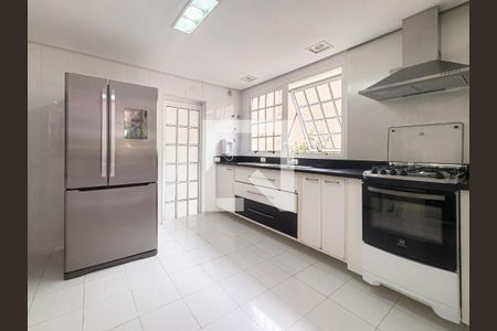 Casa à venda com 560m², 4 quartos e 4 vagas