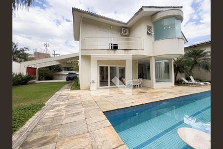 Casa à venda com 560m², 4 quartos e 4 vagas